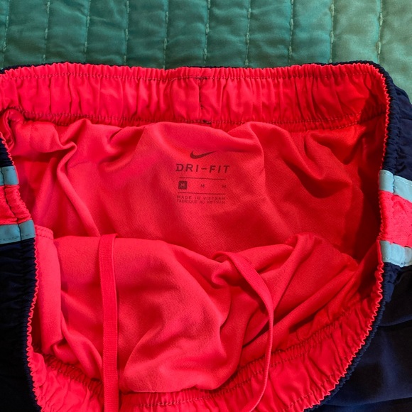 Nike Running Shorts - Picture 2 of 3